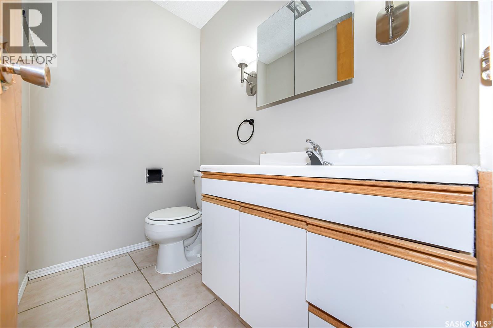 3024 14Th Street E, Saskatoon, SK - Indoor Photo Showing Bathroom
