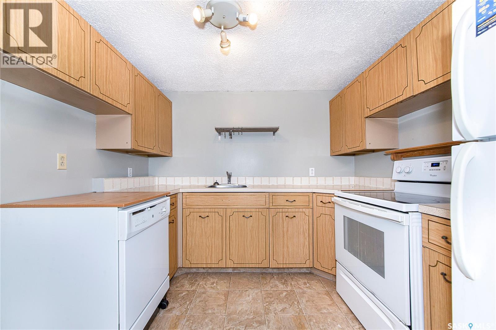 3024 14Th Street E, Saskatoon, SK - Indoor Photo Showing Kitchen