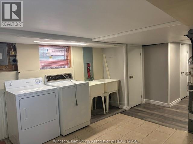1370 Bruce Ave, Windsor, ON - Indoor Photo Showing Laundry Room