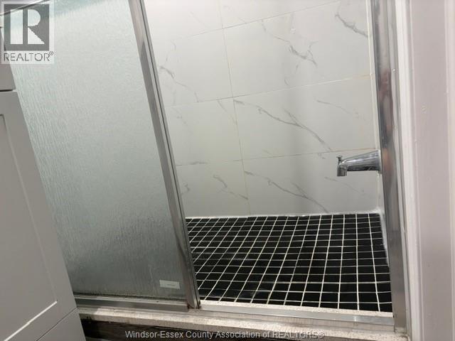1370 Bruce Ave, Windsor, ON - Indoor Photo Showing Bathroom