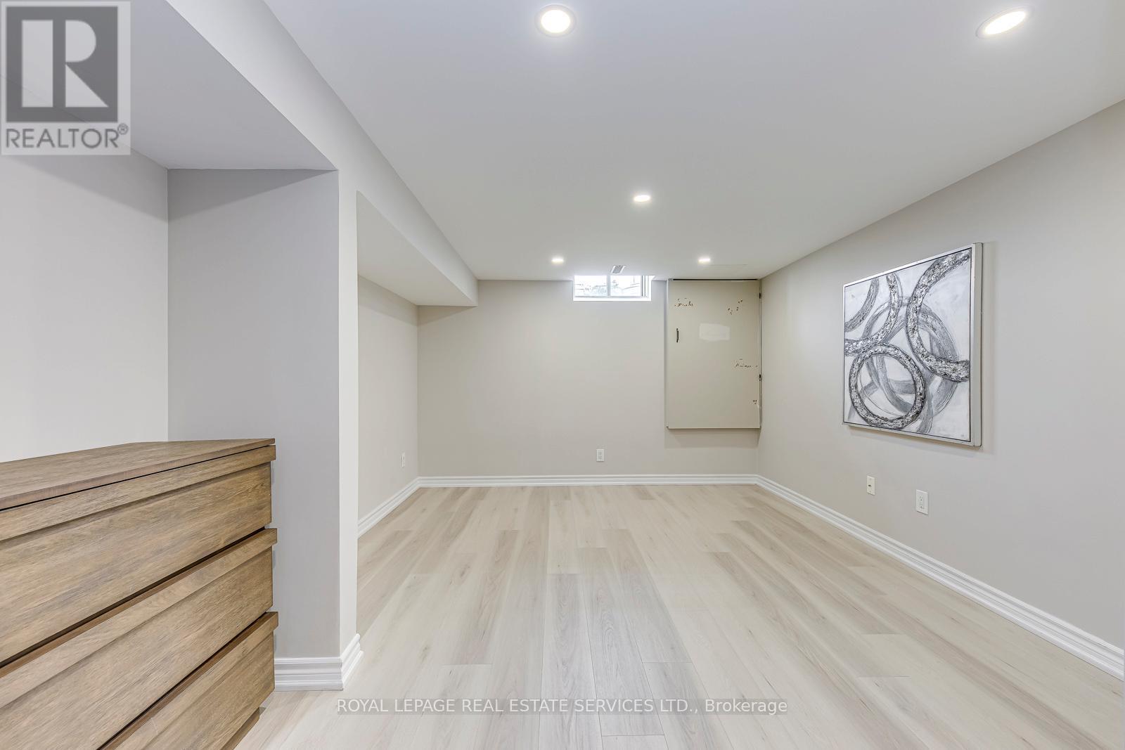 3125 Centennial Drive, Burlington, ON - Indoor