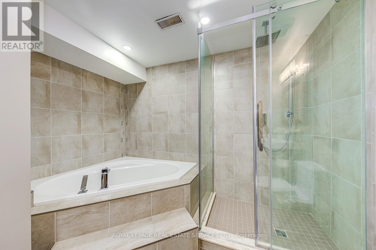 3125 Centennial Drive, Burlington, ON - Indoor Photo Showing Bathroom