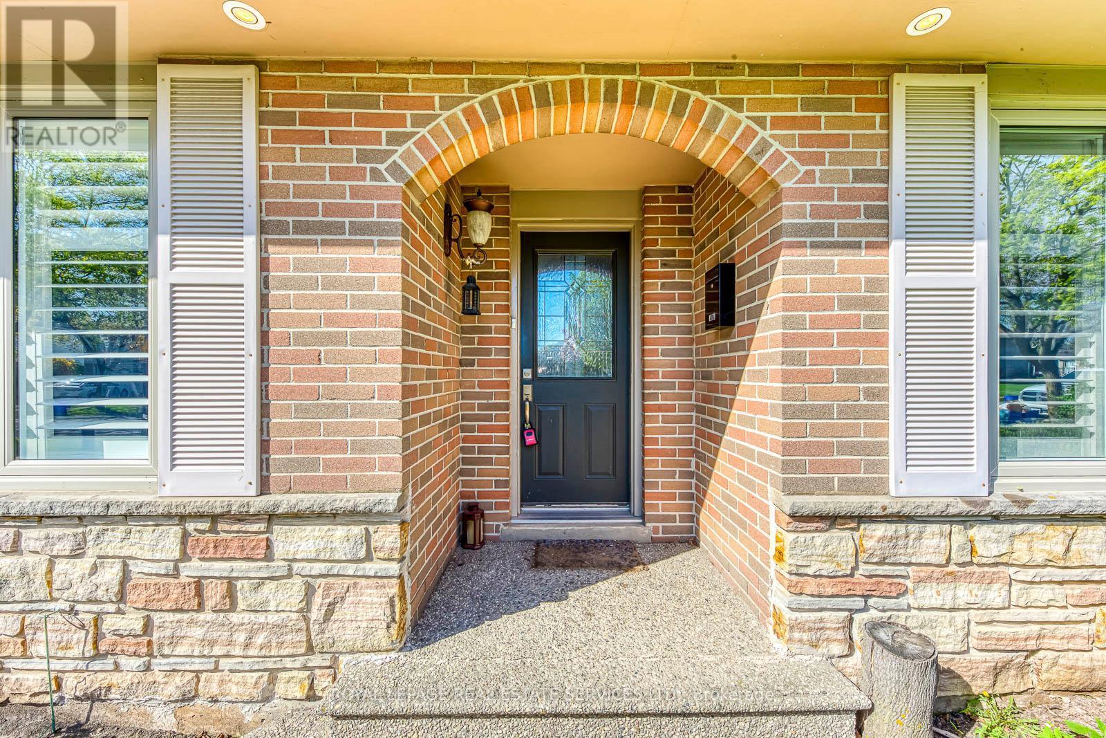 3125 Centennial Drive, Burlington, ON - Outdoor With Exterior