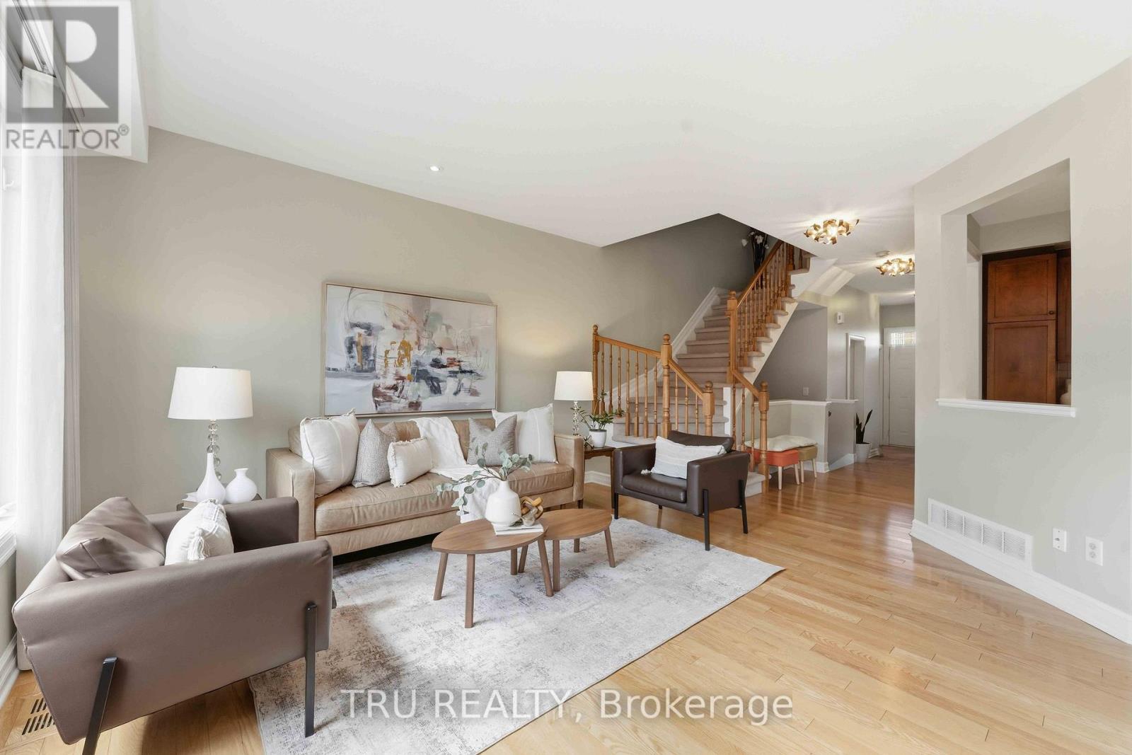 449 Celtic Ridge Crescent, Ottawa, ON - Indoor Photo Showing Living Room