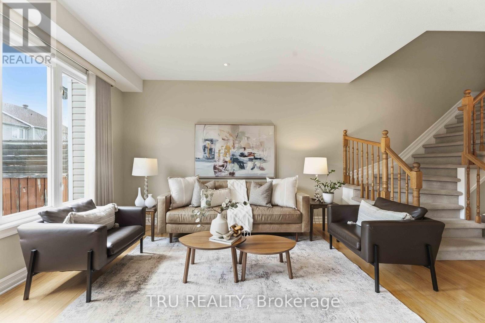 449 Celtic Ridge Crescent, Ottawa, ON - Indoor Photo Showing Living Room