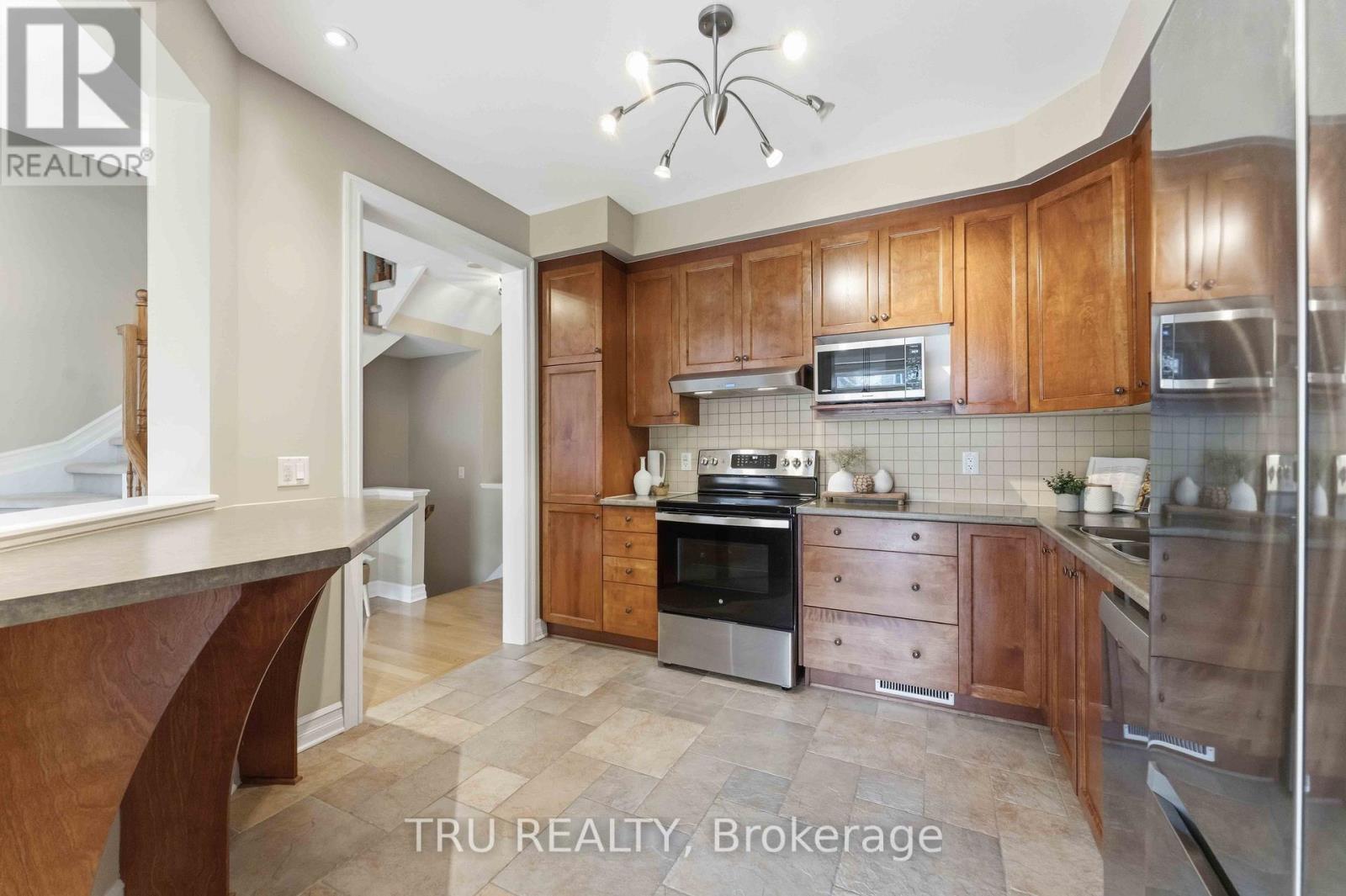 449 Celtic Ridge Crescent, Ottawa, ON - Indoor Photo Showing Kitchen