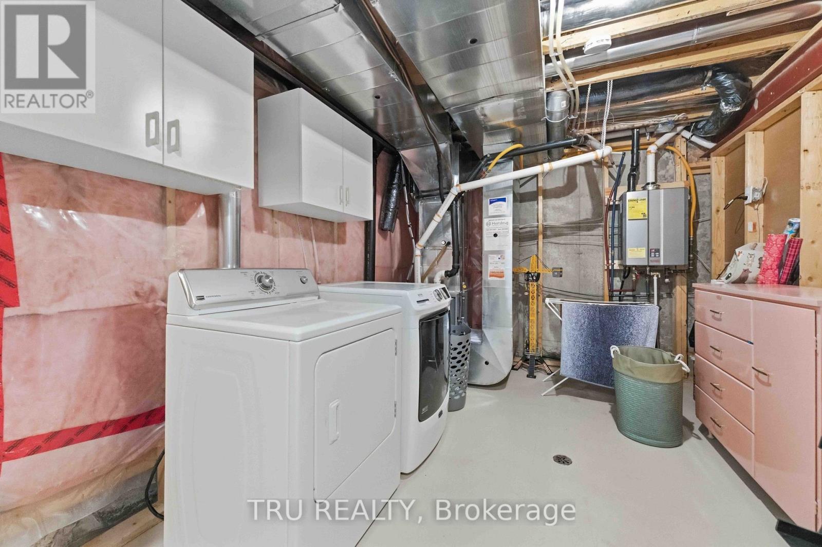 449 Celtic Ridge Crescent, Ottawa, ON - Indoor Photo Showing Laundry Room