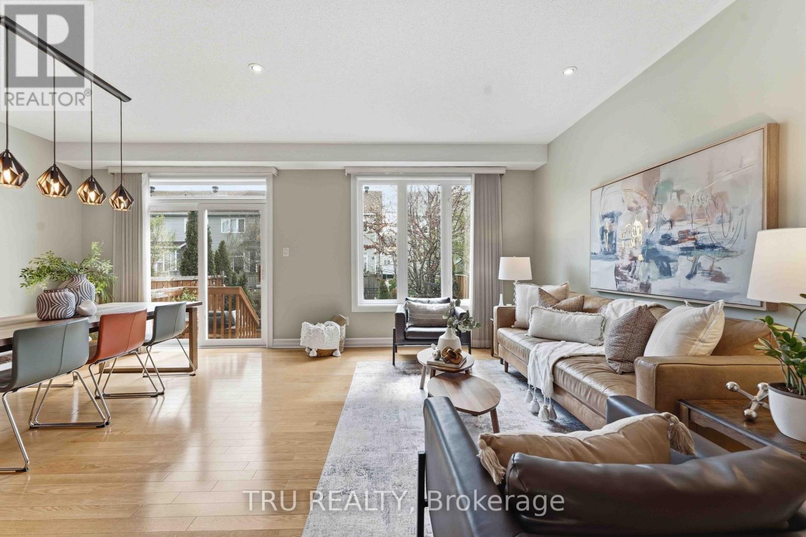 449 Celtic Ridge Crescent, Ottawa, ON - Indoor Photo Showing Living Room