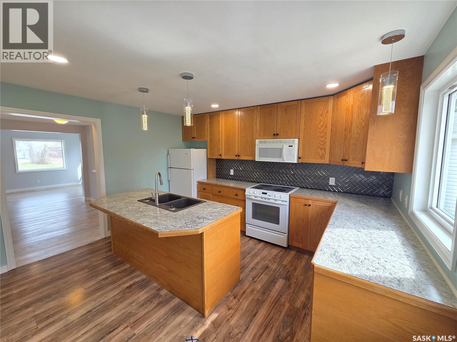 25 Rhodes Street, Redvers, SK - Indoor Photo Showing Kitchen