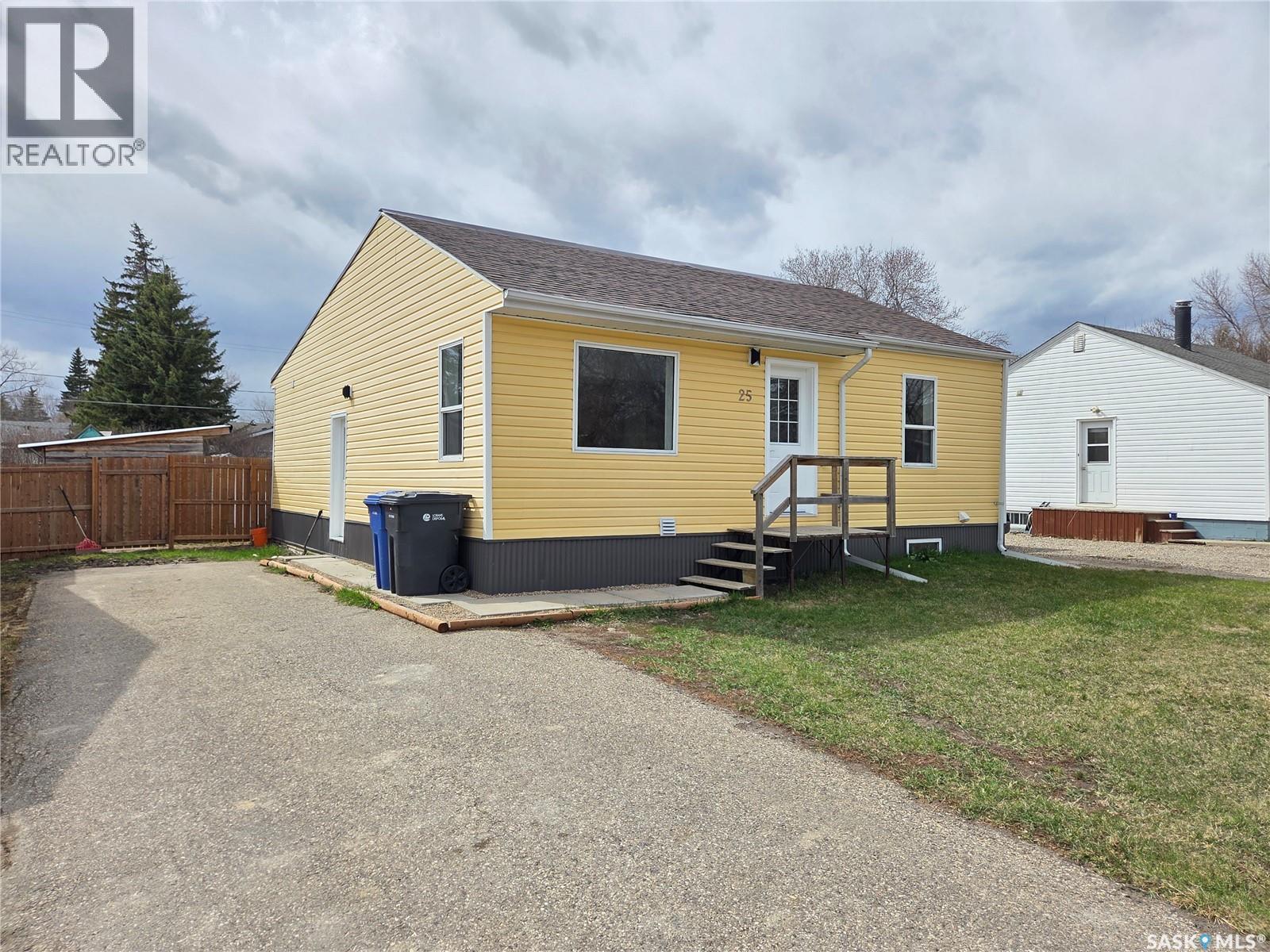 25 Rhodes Street, Redvers, SK - Outdoor