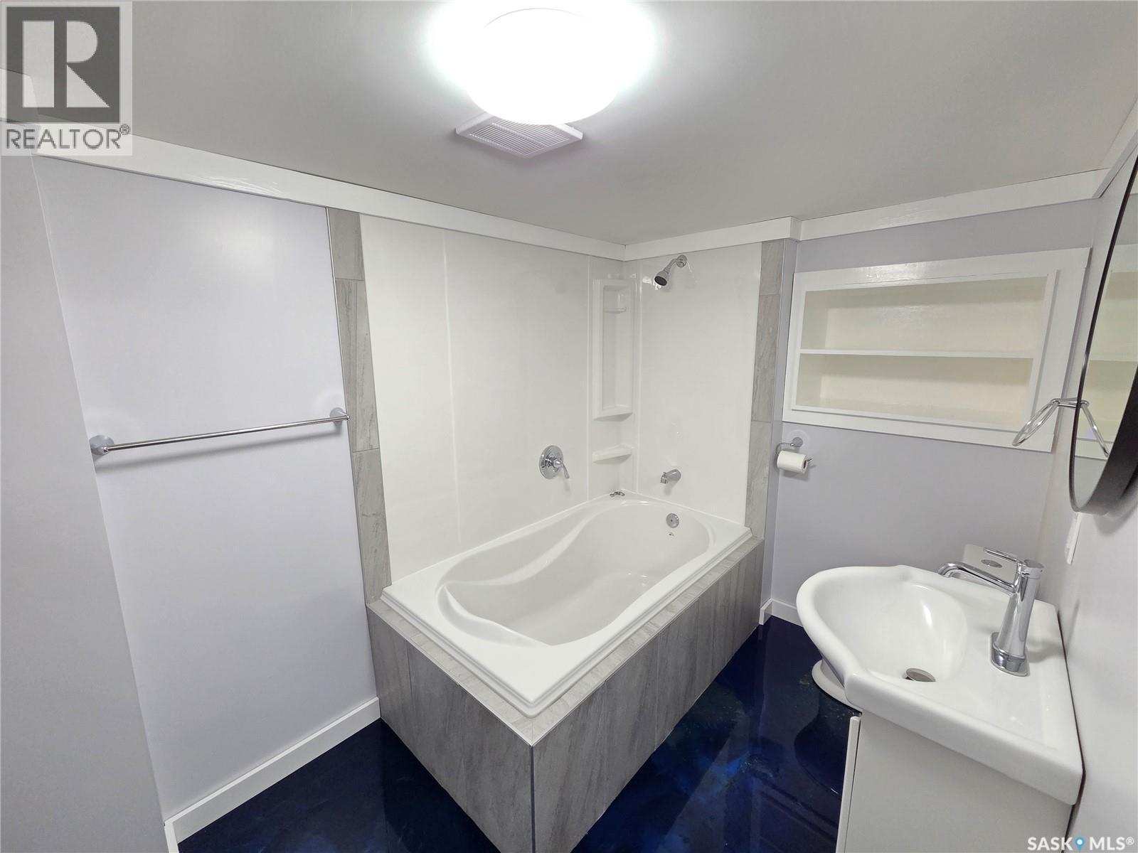 25 Rhodes Street, Redvers, SK - Indoor Photo Showing Bathroom