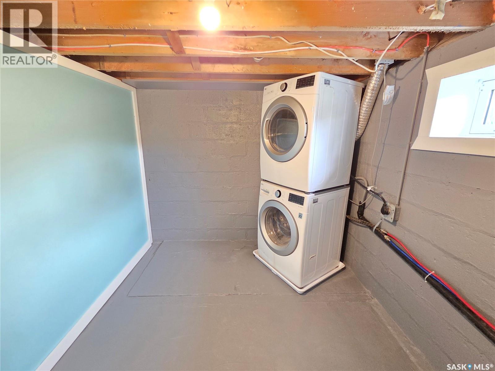 25 Rhodes Street, Redvers, SK - Indoor Photo Showing Laundry Room