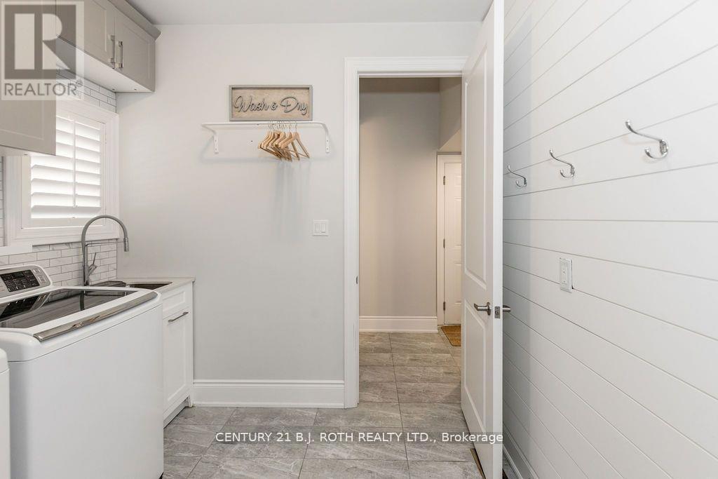 20 Westminster Circle, Barrie, ON - Indoor Photo Showing Laundry Room