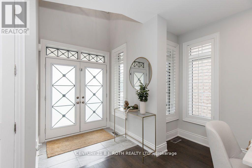20 Westminster Circle, Barrie, ON - Indoor Photo Showing Other Room