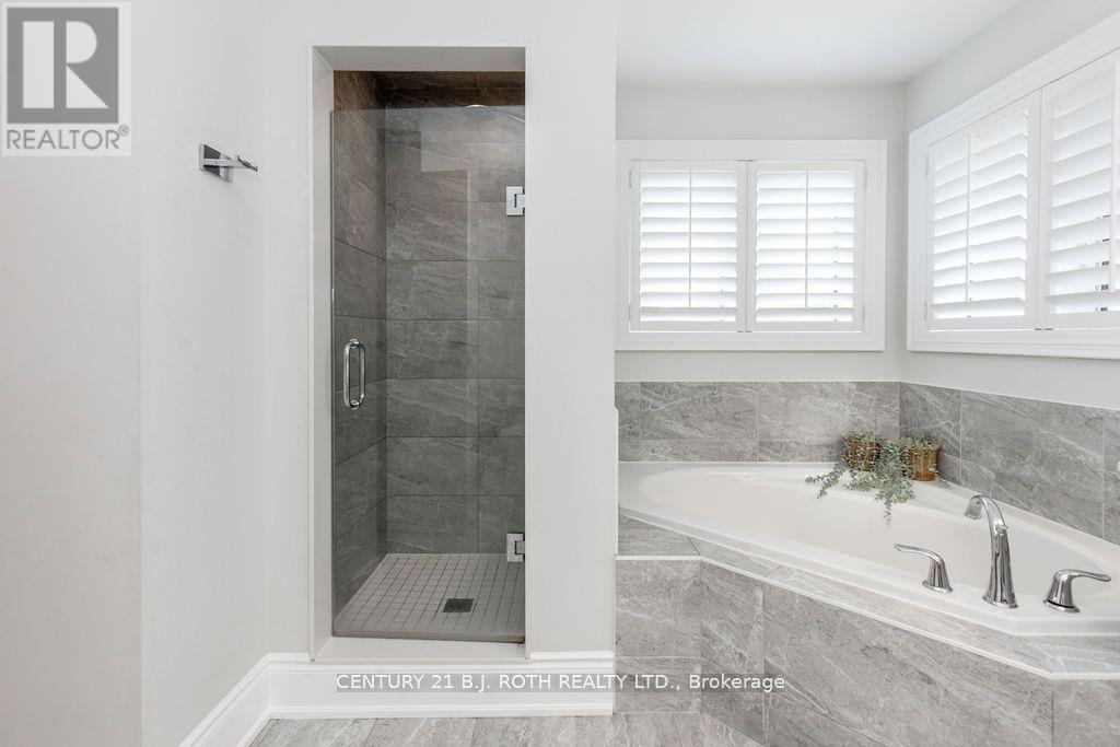 20 Westminster Circle, Barrie, ON - Indoor Photo Showing Bathroom