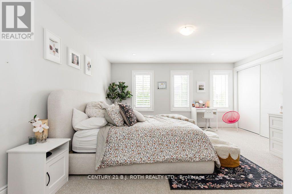 20 Westminster Circle, Barrie, ON - Indoor Photo Showing Bedroom