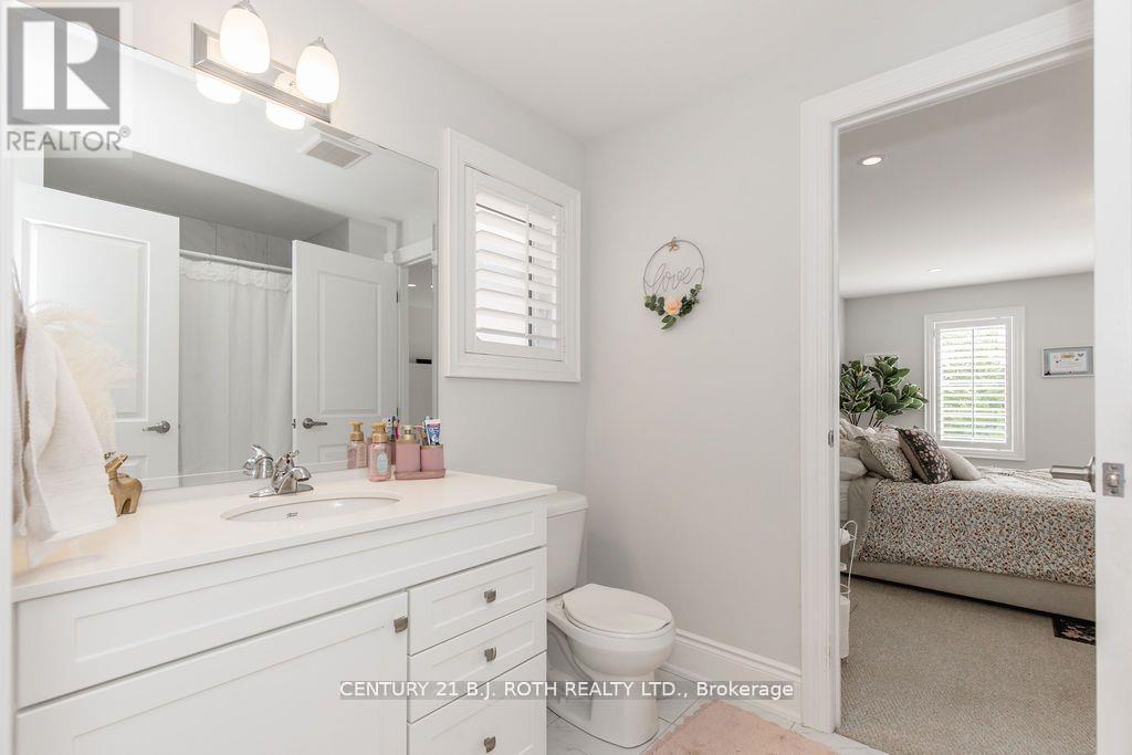20 Westminster Circle, Barrie, ON - Indoor Photo Showing Bathroom