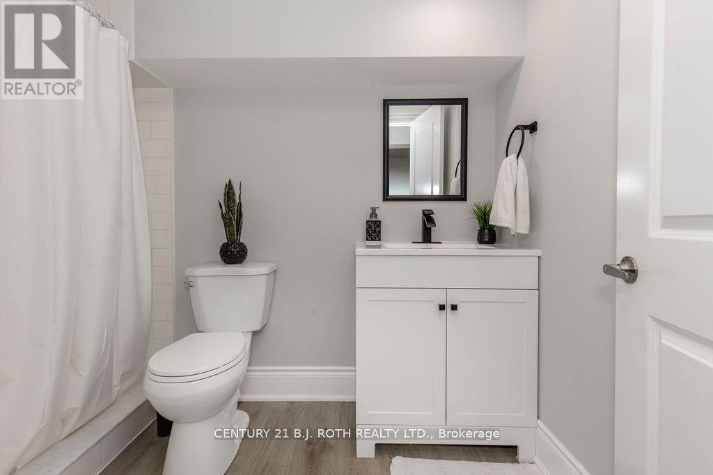 20 Westminster Circle, Barrie, ON - Indoor Photo Showing Bathroom