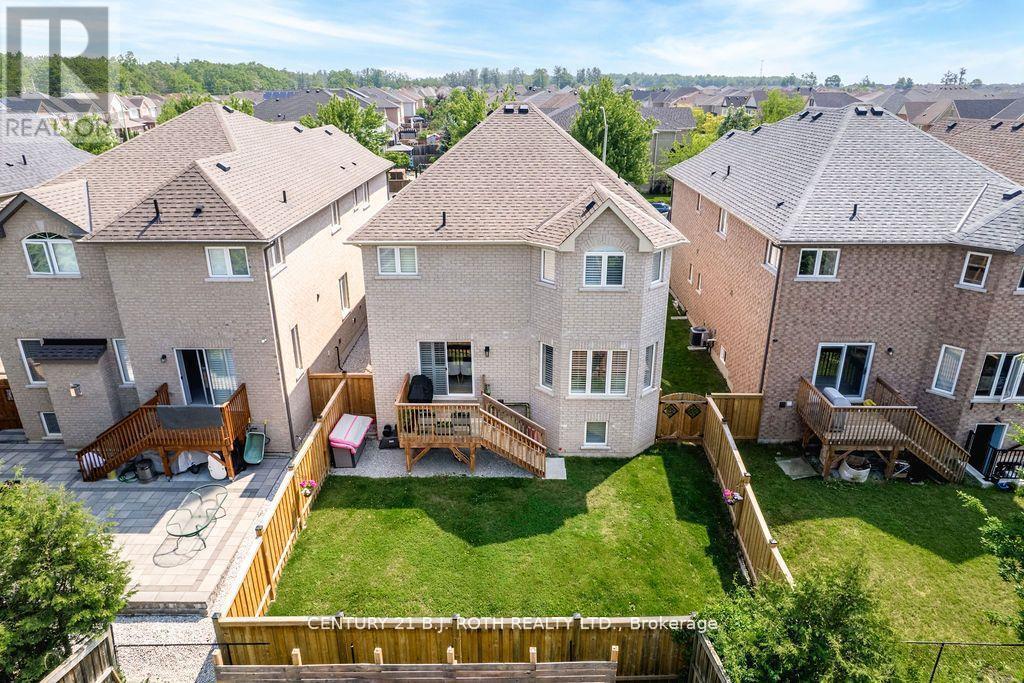20 Westminster Circle, Barrie, ON - Outdoor With Deck Patio Veranda