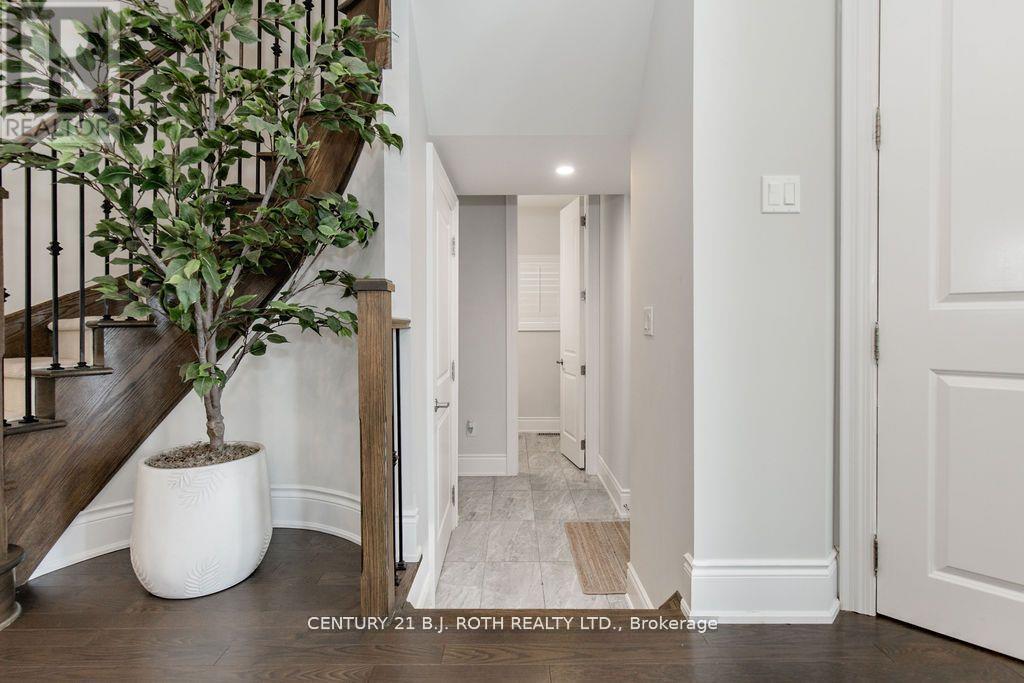 20 Westminster Circle, Barrie, ON - Indoor Photo Showing Other Room