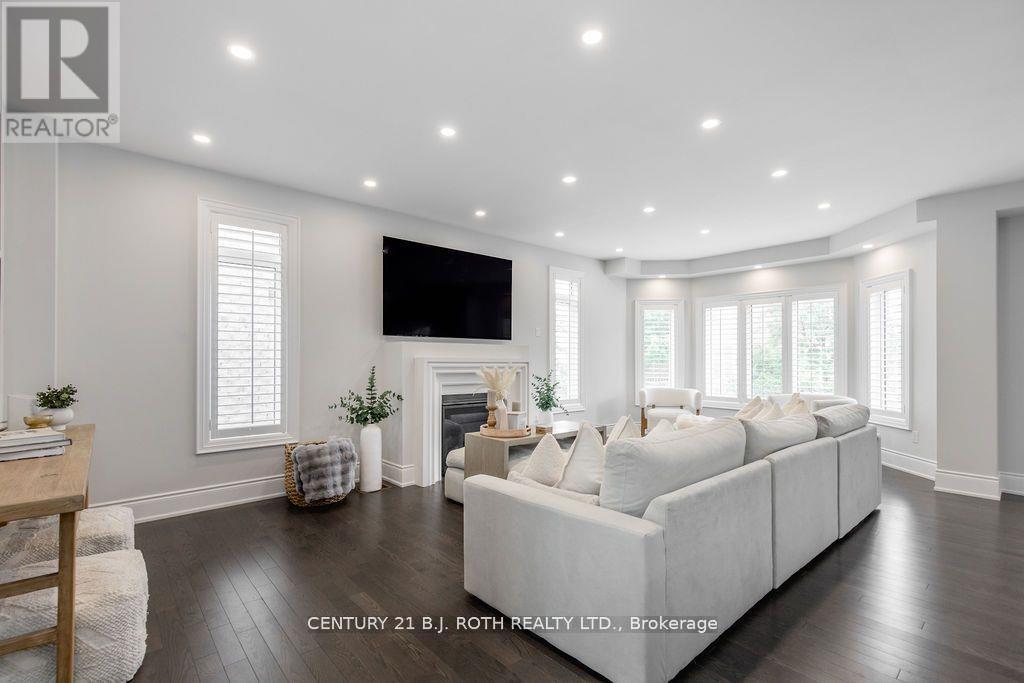 20 Westminster Circle, Barrie, ON - Indoor Photo Showing Living Room With Fireplace