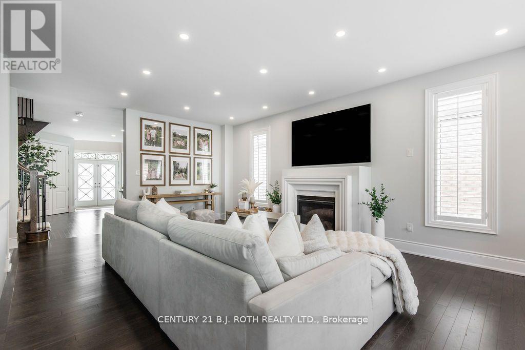 20 Westminster Circle, Barrie, ON - Indoor Photo Showing Living Room With Fireplace