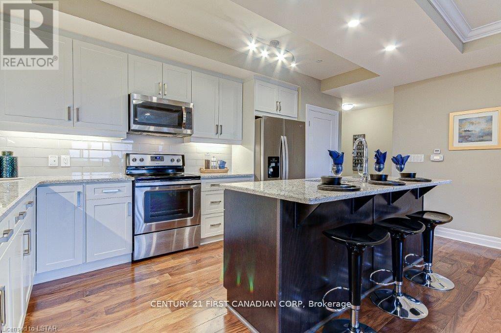 709 - 505 Talbot Street, London East (East F), ON - Indoor Photo Showing Kitchen With Upgraded Kitchen