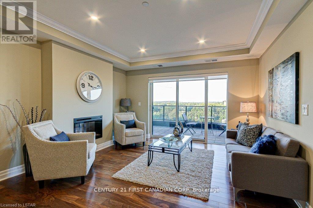 709 - 505 Talbot Street, London East (East F), ON - Indoor Photo Showing Living Room With Fireplace