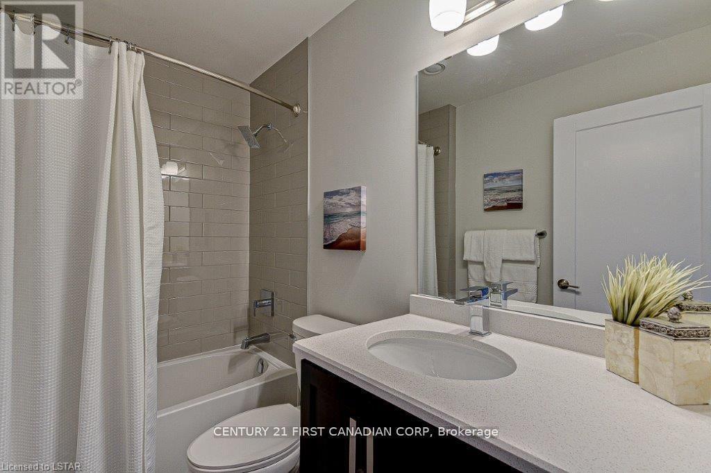 709 - 505 Talbot Street, London East (East F), ON - Indoor Photo Showing Bathroom