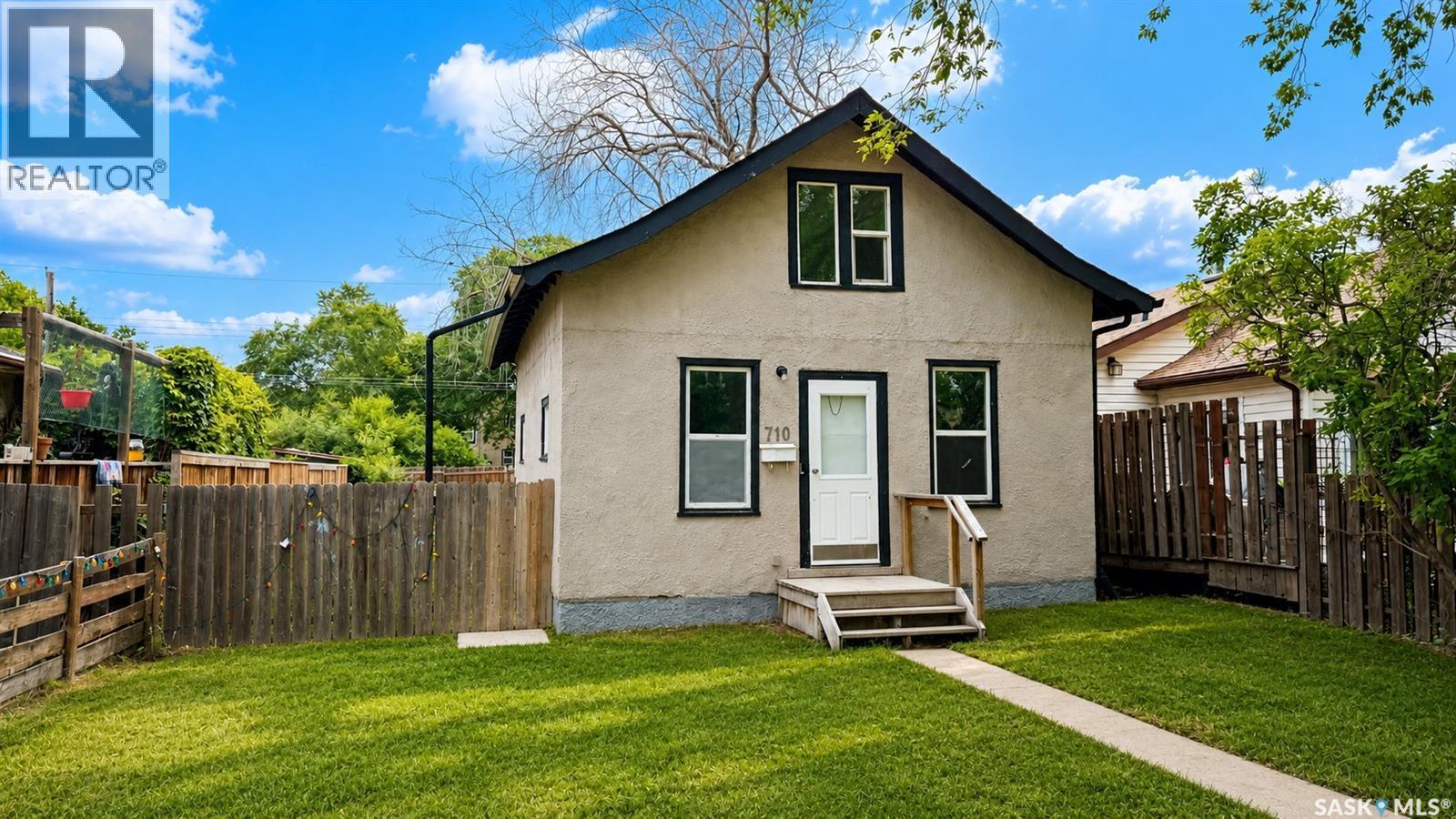 710 M Avenue S, Saskatoon, SK