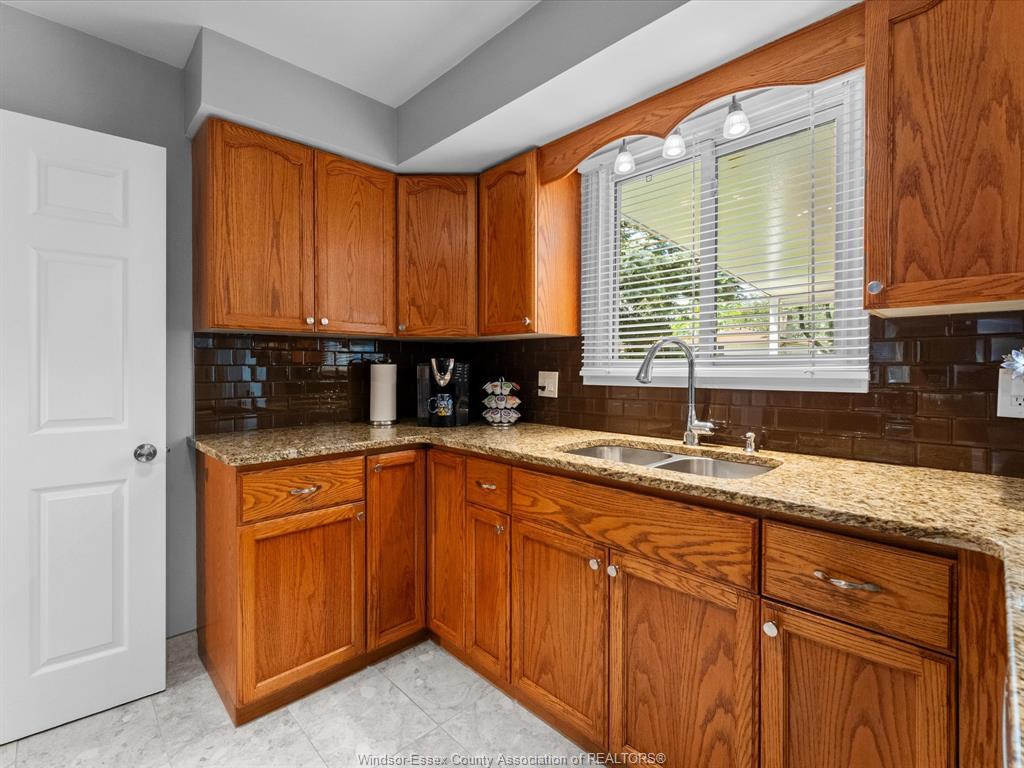 5835 Canada, Lasalle, ON