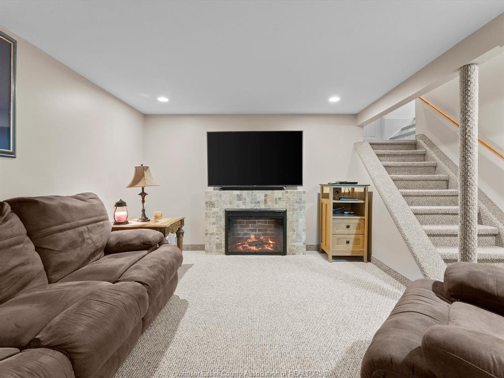 5835 Canada, Lasalle, ON
