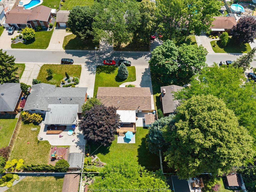 5835 Canada, Lasalle, ON