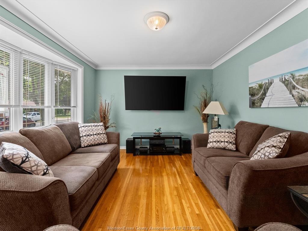 5835 Canada, Lasalle, ON