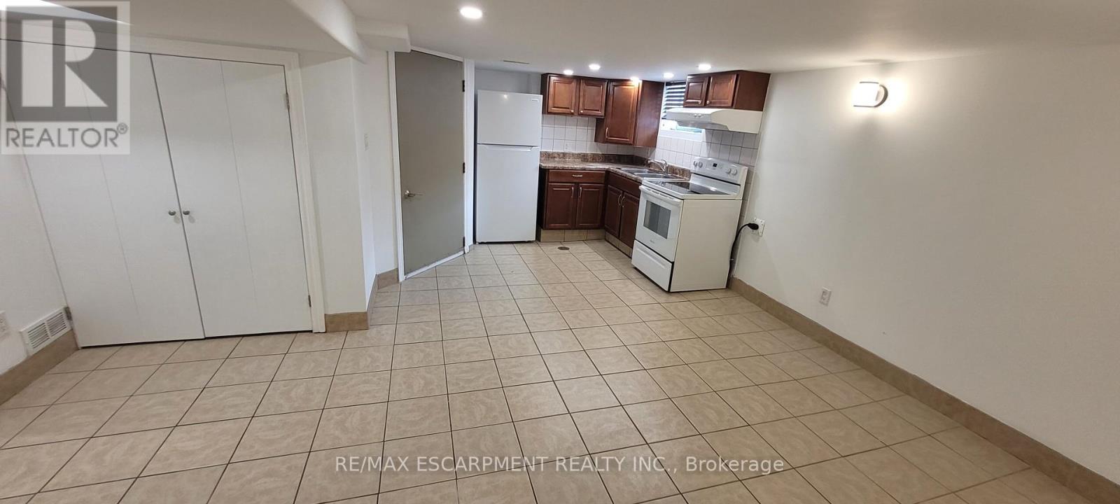 Lower Level - 98 Limeridge Road E, Hamilton, ON - Indoor Photo Showing Kitchen