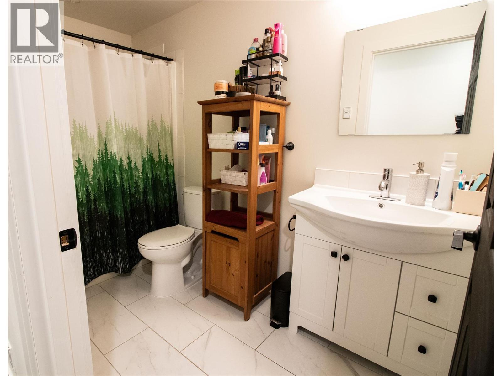 Suite Bathroom - 2552 Sandstone Mews, Invermere, BC