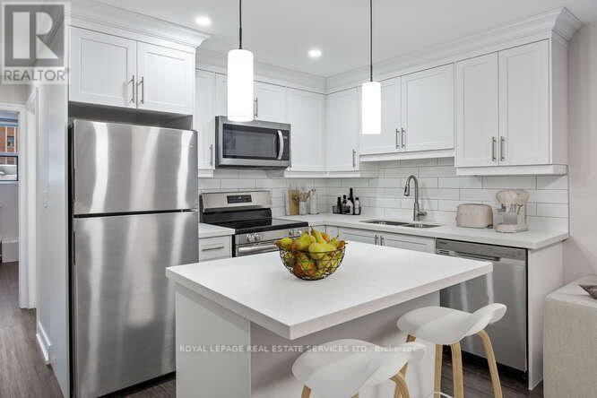B2 - 18 Anglesey Boulevard, Toronto, ON