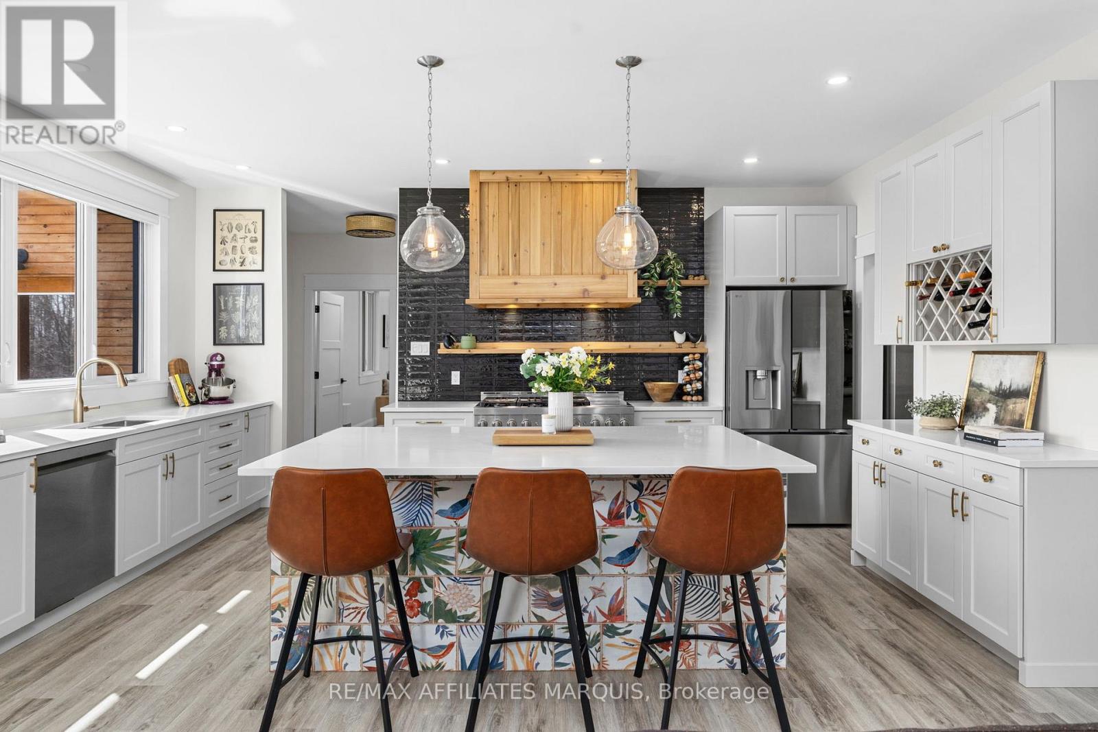 Stunning details make this kitchen a highlight - 4421M Old Kingston Road, Rideau Lakes, ON