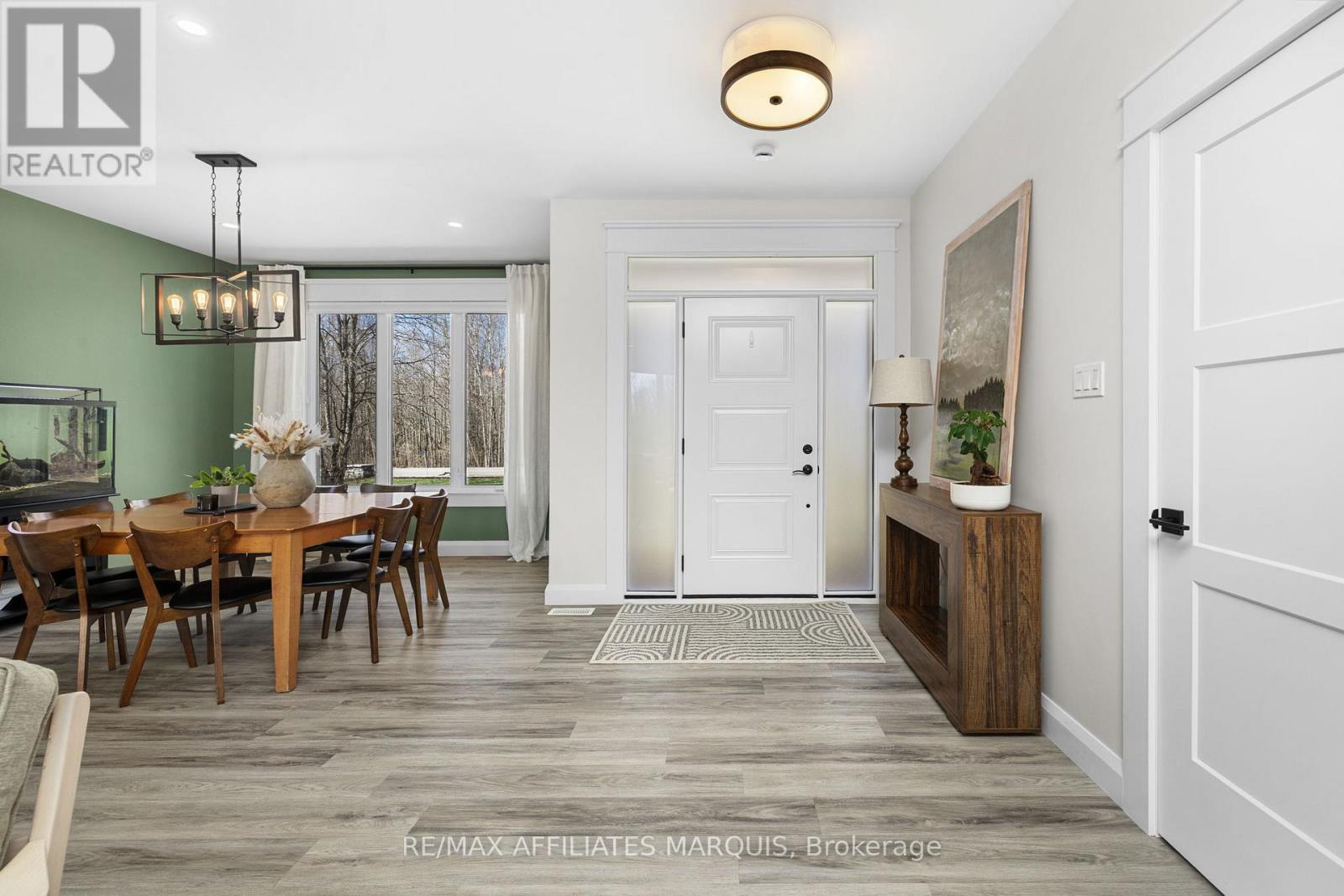 A nice welcoming foyer. - 4421M Old Kingston Road, Rideau Lakes, ON