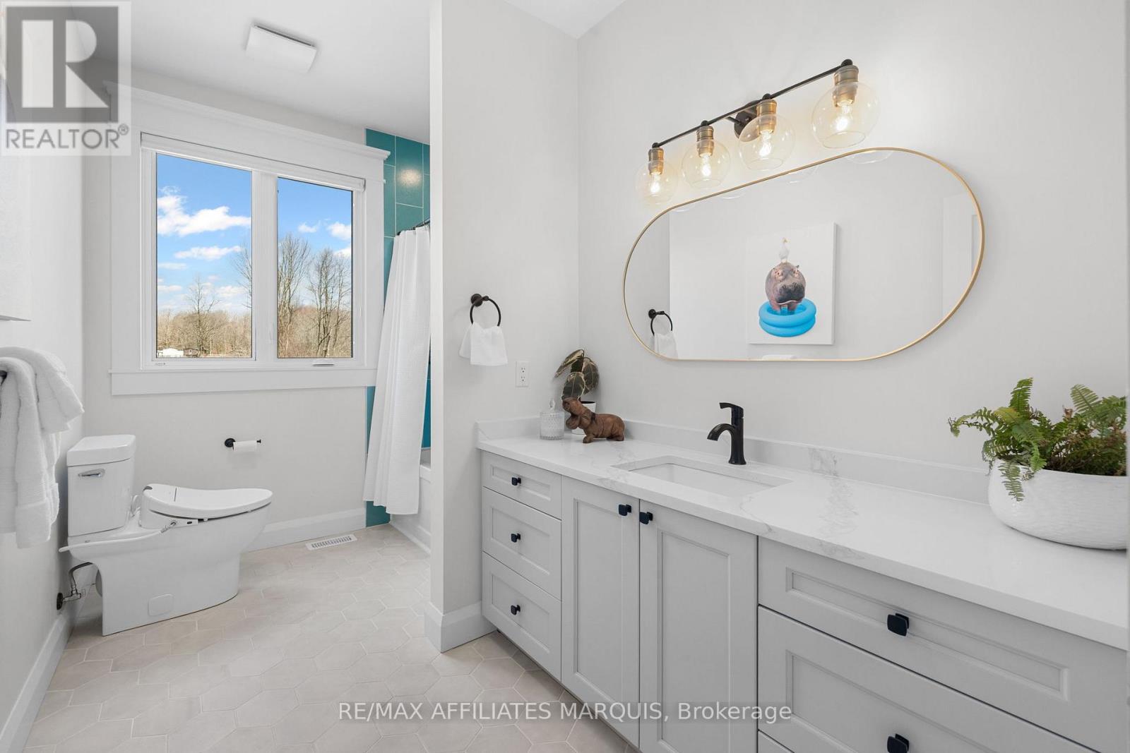 Full bath - 4421M Old Kingston Road, Rideau Lakes, ON