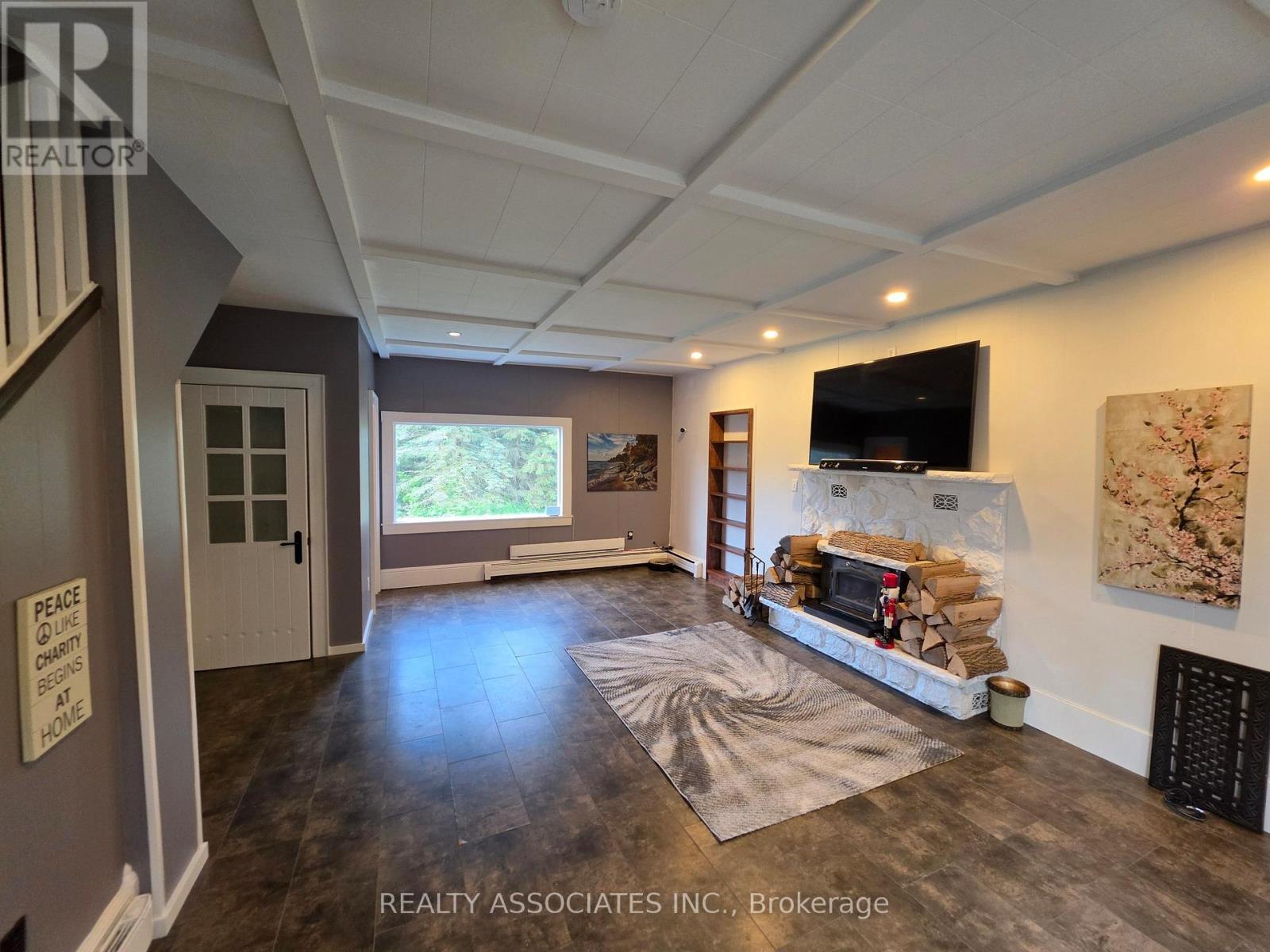 486289 30Th Side Road, Mono, ON - Indoor Photo Showing Other Room With Fireplace