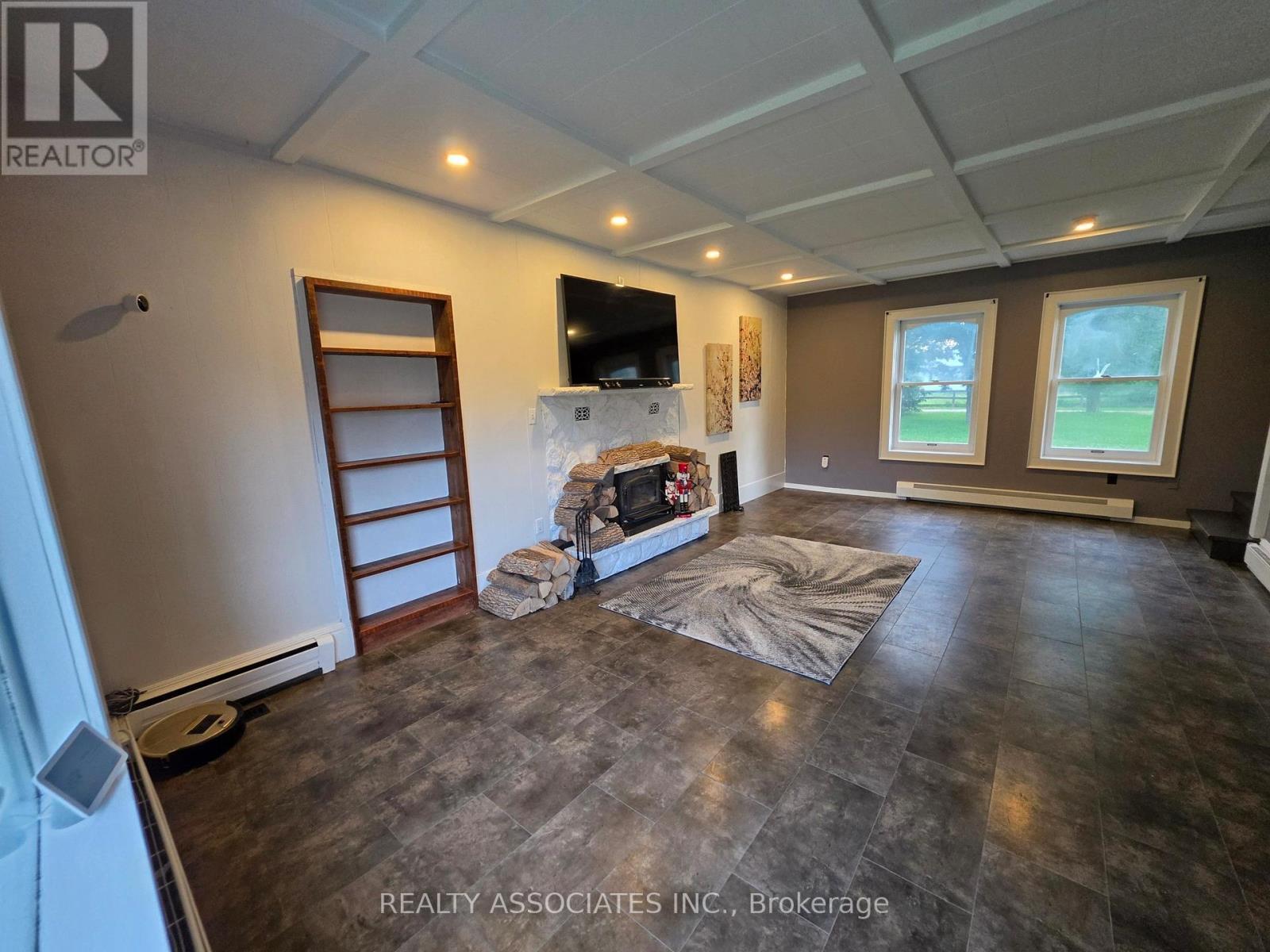486289 30Th Side Road, Mono, ON - Indoor Photo Showing Other Room With Fireplace