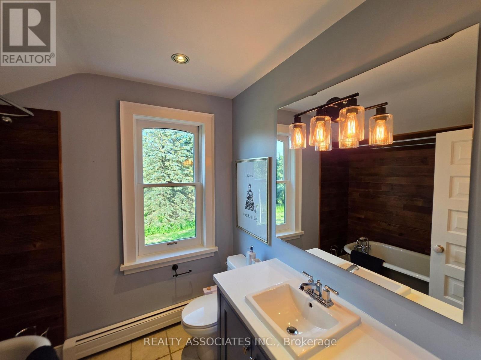 486289 30Th Side Road, Mono, ON - Indoor Photo Showing Bathroom