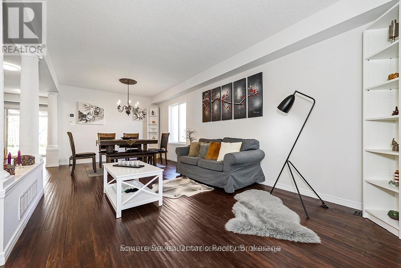 635 Commonwealth Crescent, Kitchener, ON - Indoor Photo Showing Living Room