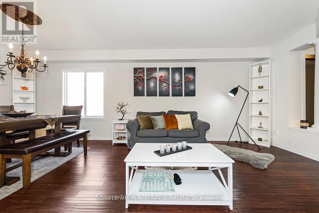635 Commonwealth Crescent, Kitchener, ON - Indoor Photo Showing Living Room