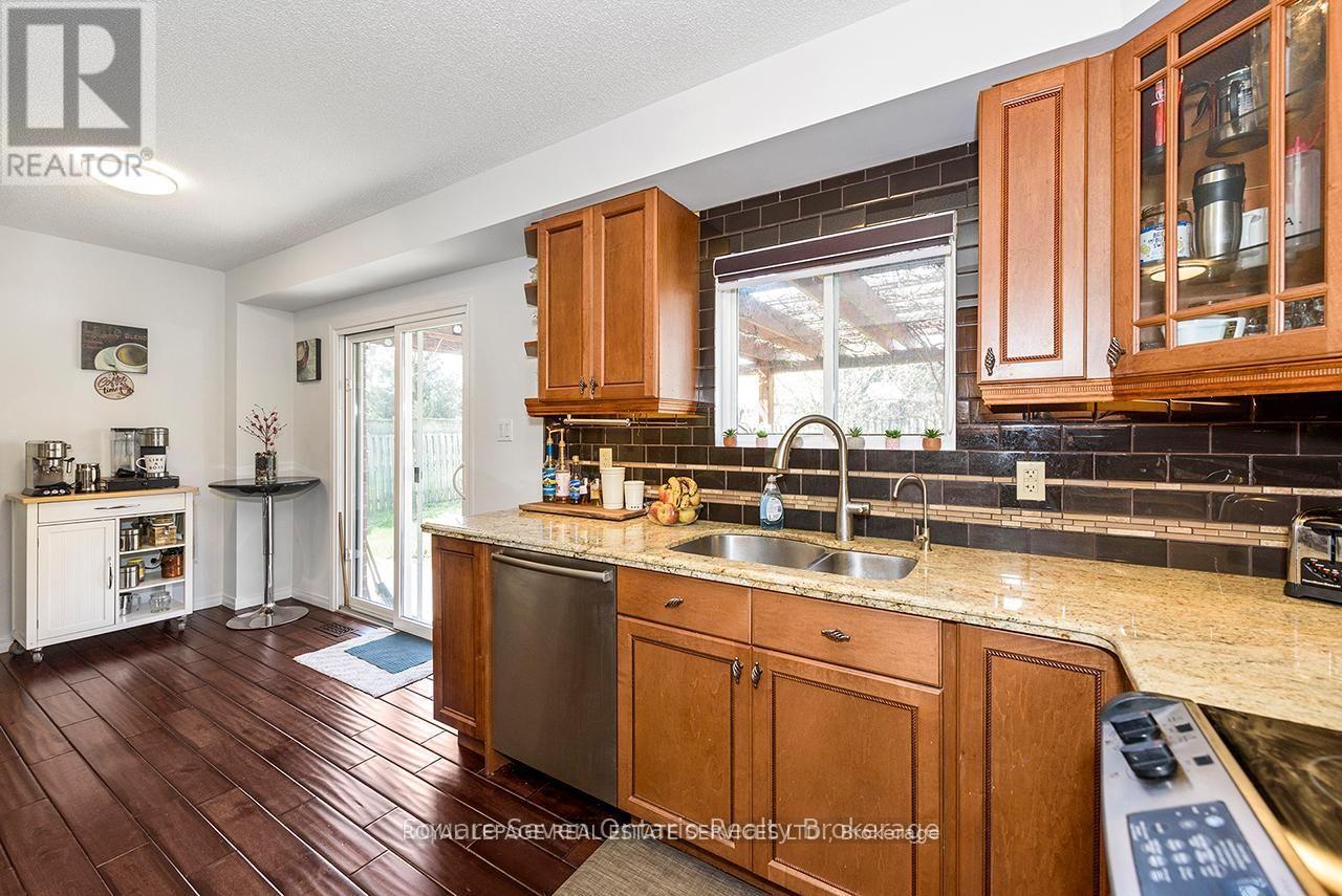 635 Commonwealth Crescent, Kitchener, ON - Indoor Photo Showing Kitchen With Double Sink