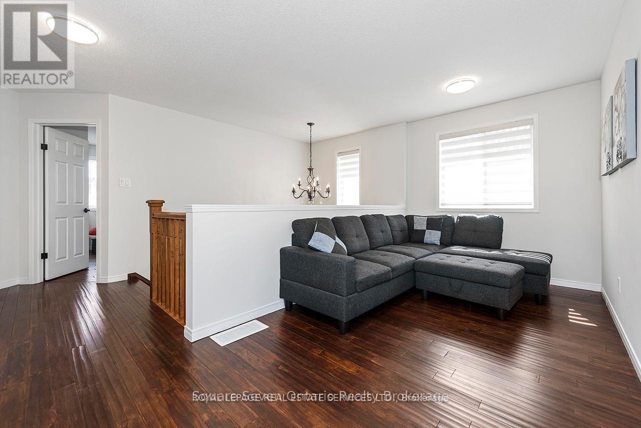 635 Commonwealth Crescent, Kitchener, ON - Indoor Photo Showing Living Room