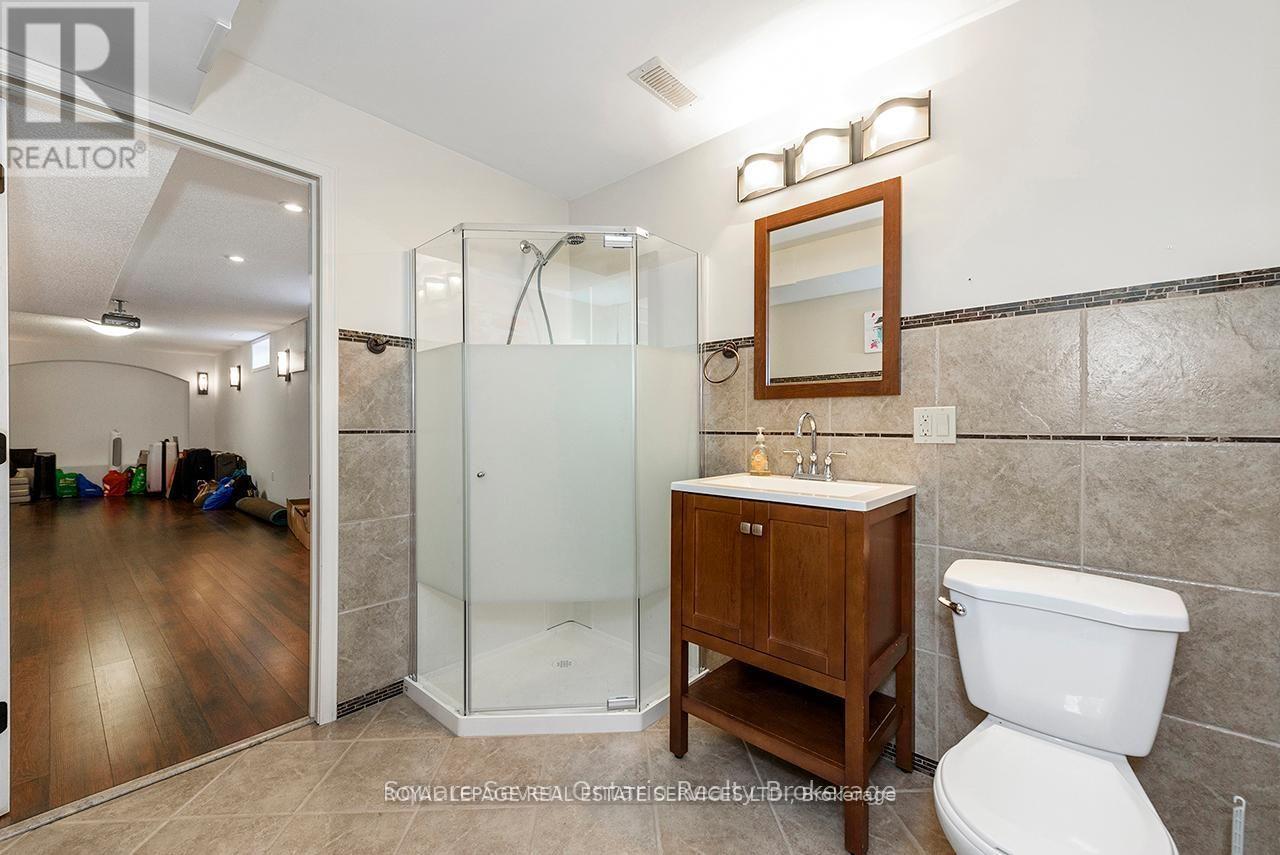 635 Commonwealth Crescent, Kitchener, ON - Indoor Photo Showing Bathroom