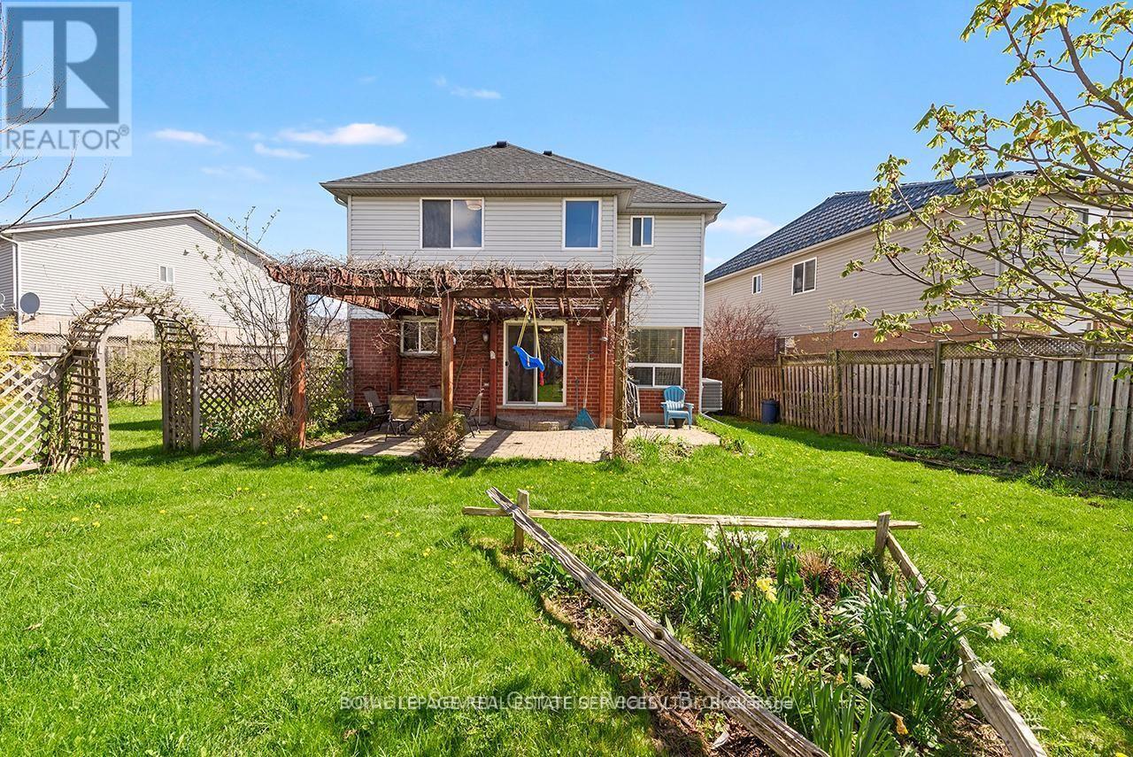 635 Commonwealth Crescent, Kitchener, ON - Outdoor