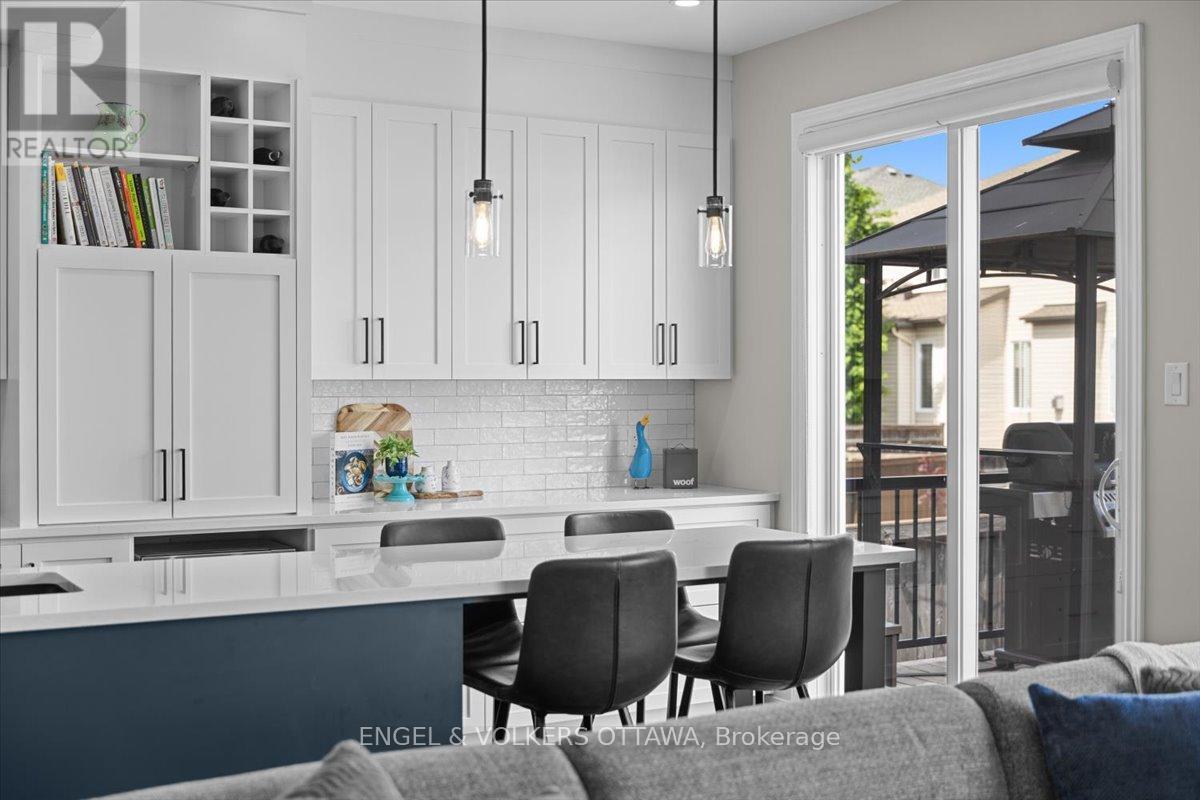 Kitchen - 220 Harthill Way, Ottawa, ON